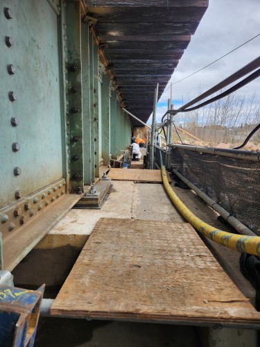 Remplacement d'un tablier de pont par panneaux de traverses
